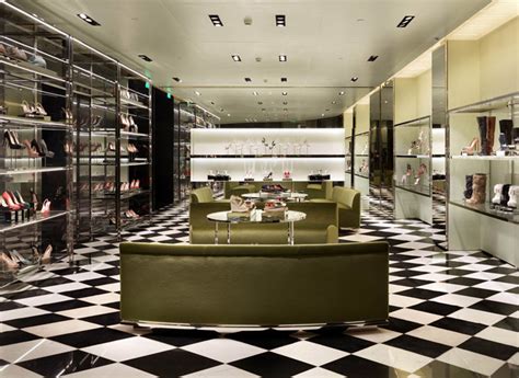 Prada flagship store by Roberto Baciocchi, Moscow